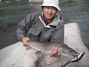 モンゴル　タイメン　フィッシング　海外釣り専門旅行会社